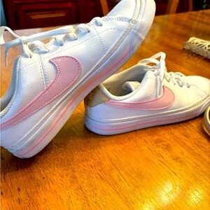 Nike womens shoes, 7